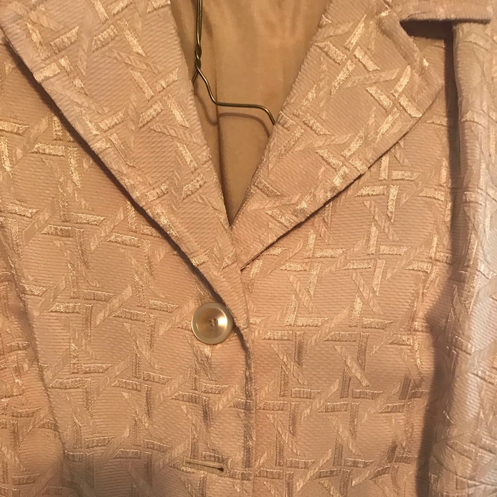 GUC 24W Maggy London dress suit skit; ivory